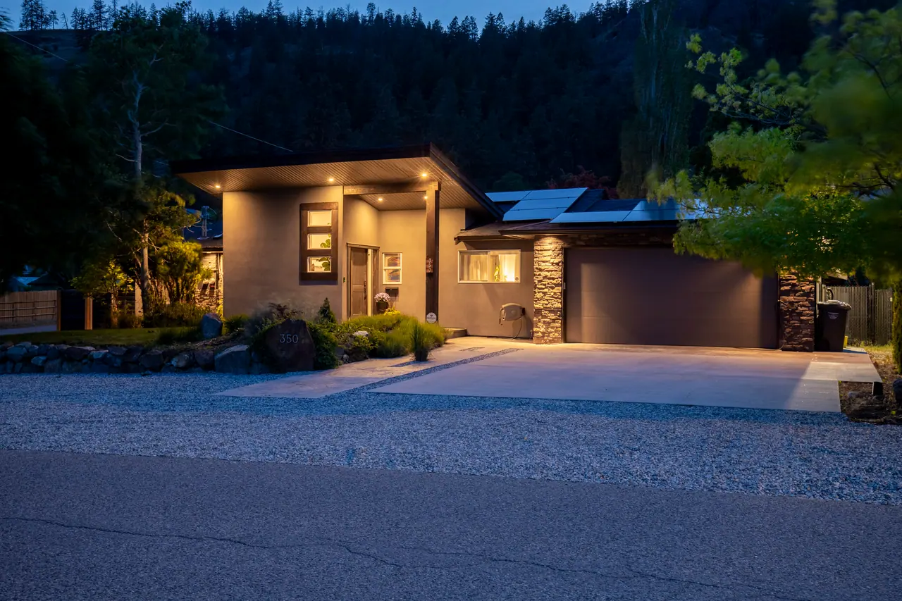 Still from Glenmore modern home with pool